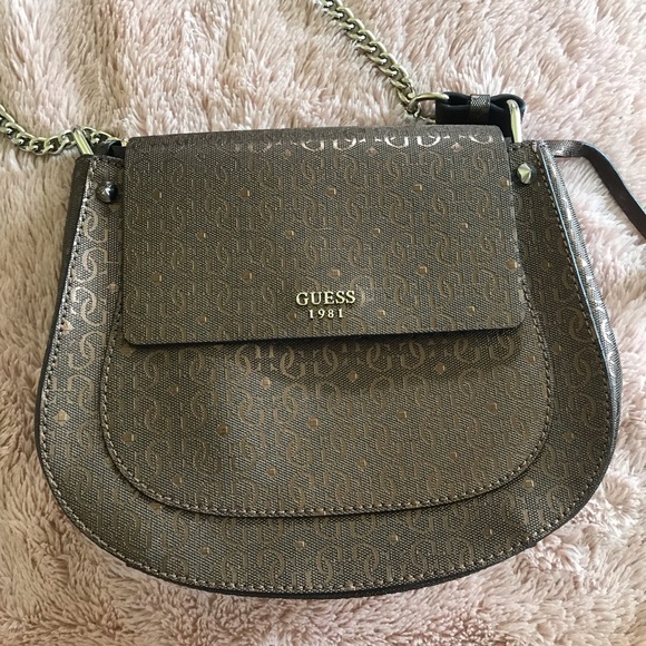 Guess Handbags - 🔥SALE🔥Brown Guess Purse